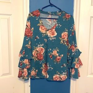 Boutique Floral cut out ruched sleeve blouse